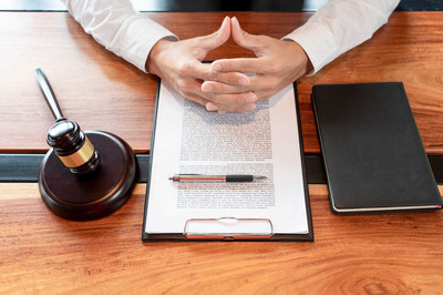 业务男人律师公证